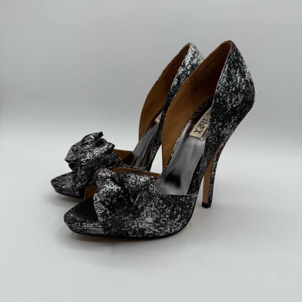 Badgley Mischka Platform Peep Toes Metallic Silver-Black Bow Heels Size 7.5 M - Picture 13 of 16